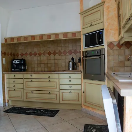 Familiale, Piscine, Vue Imprenable -en été La Location Est De Samedi à Samedi- *