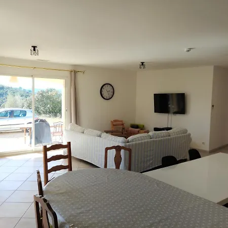 Familiale, Piscine, Vue Imprenable -en Ete La Location Est De Samedi A Samedi- Villa *